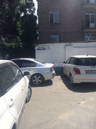 Незаконную парковку на пересечении ул.Байтик Баатыра-Скрябина демонтируют в течение 10 дней, - УПМ ГУВД Бишкека