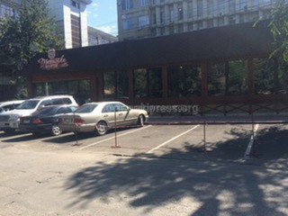 Кафе «Тюбетейка» на ул.Турусбекова оградило парковку, - читатель <i>(фото)</i>