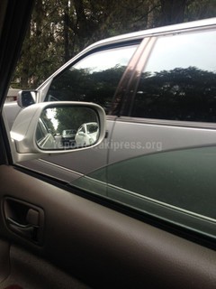 Читатель интересуея законностью госномера 1500 SТ авто с зеркальной тонировкой (фото)