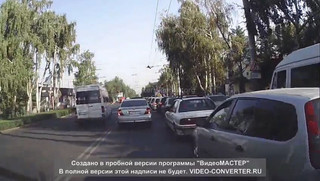 В Бишкеке на ул.Байтик Баатыра водитель маршрутки №215 выехал на встречную полосу движения, - читатель (видео)
