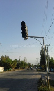 Читатель просит починить светофор возле СШ №14 в городе Токмок (фото)