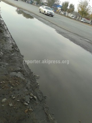 «Бишкекасфальтсервис» в ближайшее время сделает отток для скапливающейся воды на перекрестке Дэн Сяопина-Алымкулова