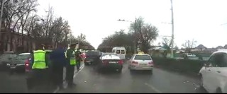 В Бишкеке на проспекте Ч.Айтматова произошло ДТП с участием 3 легковых авто <i>(видео)</i>