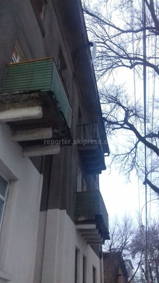 Сосульки с крыш офисов должны сбивать сотрудники самих фирм, а с домов — ТСЖ, - мэрия Бишкека