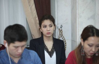 Дочь депутата О.Текебаева работает в Жогорку Кенеше? - читатель <i>(фото)</i>
