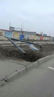 Читатель просит восстановить упавший дорожный знак на пересечении улиц Тыналиева и Ахунбаева (фото)