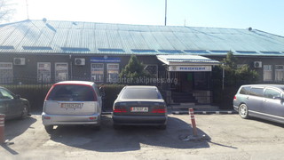 Насколько законно запрещать парковать машины на пересечении улиц Табалдиева и Жаманбаева, если ты не сотрудник отдела охраны? - читатель