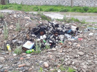В жилмассиве Арча-Бешик жители сжигают мусор и оставляют на улице, - читатель (фото)
