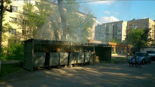 На участке улицы Уметалиева в Бишкеке горит мусор (фото)