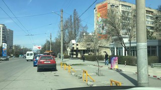 Ограждение парковки на муниципальной территории вдоль ул.Юнусалиева демонтировано