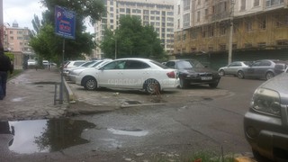 Предназначены ли парковочные места на участке ул.Исанова для общего пользования? - читатель (фото)