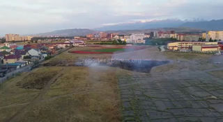 На территории университета «Манас» в мкр Джал сгорел сухостой (видео)