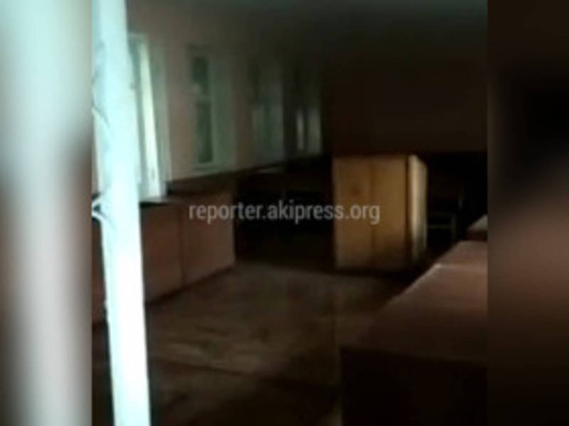 В здании Первомайского районного суда прорвало трубу, судебные процессы отменены (видео)