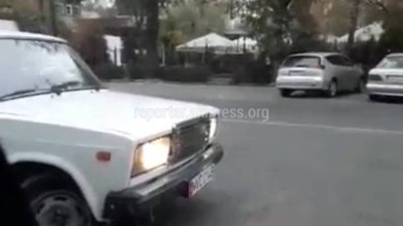 Служебная машина ГУВД Бишкека нарушила ПДД. Водитель оштрафован на 1000 сомов