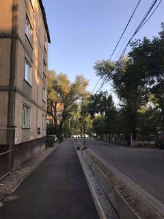 Жители 6 мкр города Бишкек просят закончить работы по проведению освещения (фото)