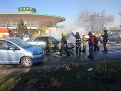 Видео — В Бишкеке сгорела «Ауди»