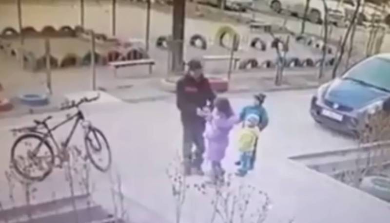 В Бишкеке мужчина средь бела дня приставал к маленькой девочке, - горожанин (видео)