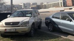 Водитель «Тойоты» припарковался на газоне возле здания Минкультуры <i>(фото)</i>