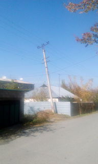 В Сокулуке на ул.Мичурина возле дома №5 накренился столб ночного освещения (фото)