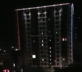 Бишкекчанин просит убрать мигающую подсветку стройобъекта на Исанова-Токтогула (видео)