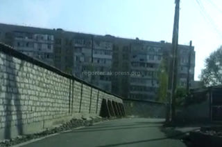 Почему не стали расширять дорогу на ул.Кийизбаева? - бишкекчанин (видео)