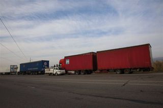 Организовано горячее питание для водителей грузовиков, стоящих на КПП «Ак-Тилек Автодорожный» <i>(фото)</i>