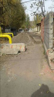 Законным ли путем в переулке Мариупольский возведен забор и установлен знак тупика? - читатель (фото)