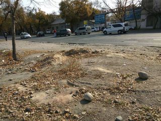 На ул.Льва Толстого в Бишкеке столкнулись две легковушки (фото)