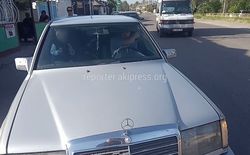 В Токмоке водитель в милицейской форме выехал на дорогу без ремня и с ребенком на переднем сидении <i>(видео)</i>