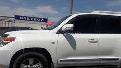На Аламединском рынке замечена «Тойота» с тонированными передними боковыми стеклами (фото)