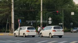 В Бишкеке на Масалиева–Байтик-Баатыра столкнулись две «Тойоты» <i>(фото)</i>