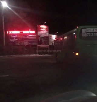 Когда отремонтируют коптящие муниципальные автобусы в Бишкеке? - житель <i>(видео)</i>