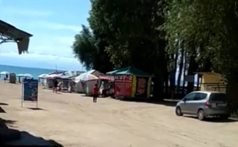 Житель Иссык-Куля просит отдыхающих не откладывать поездку на озеро из-за прогноза погоды (видео)