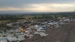 В селе Кара-Жыгач образовалась свалка мусора (фото)