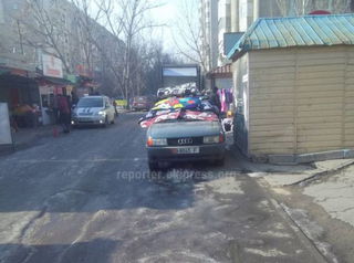 Свердловский акимиат примет меры в отношении стихийной торговли в мкр Восток-5, - мэрия Бишкека