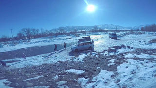 Водители устроили автомойку на реке Ала-Арча рядом с селом Байтик <i>(видео)</i>
