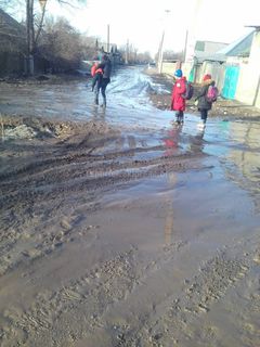 Жительница Бишкека возмущена состоянием ул.Тюлебердиева после укладки газопровода (фото)