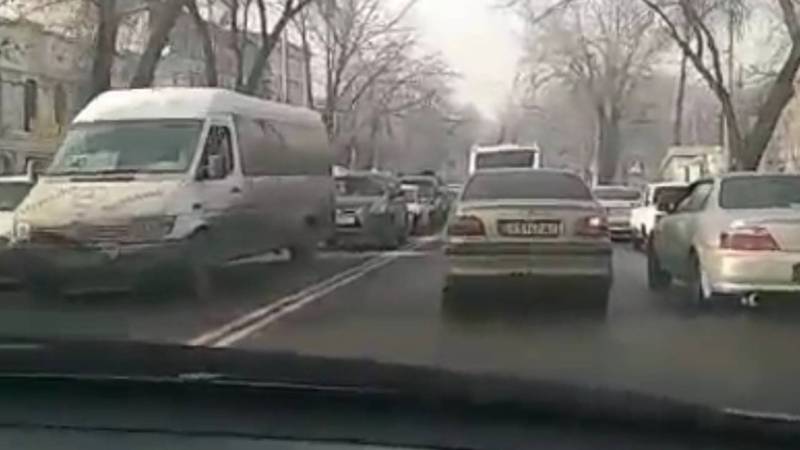 Троллейбусный затор на Московской образовался из-за обрыва контактной сети, - мэрия