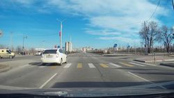 На ул.Токомбаева водитель «Тойоты» проехал на красный свет светофора. Видео