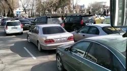 По пятницам Патрульной милиции необходимо контролировать дорожное движение и парковку возле центральной мечети, - бишкекчанин