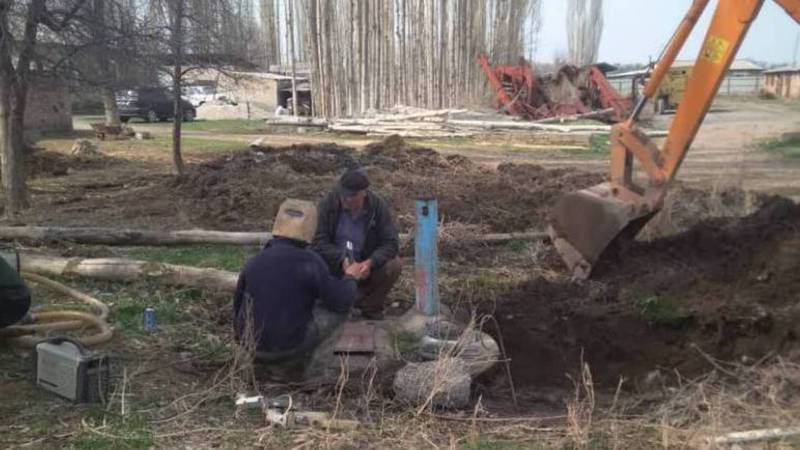 Местная администрация меняла трубы водонапорной башни в селе Курманалиева, - Иссык-Атинская райадминистрация