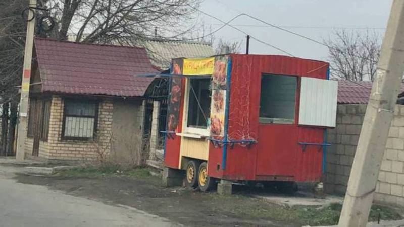 На улице Курманалиева был произведен демонтаж точки продажи кур-гриль