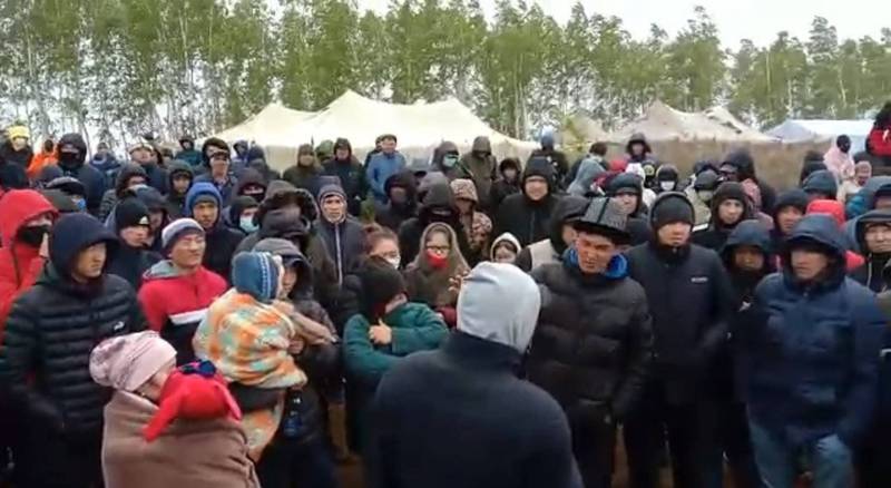 Кыргызстанцы, оставшиеся в Оренбургской области, просят забрать их домой. Видео