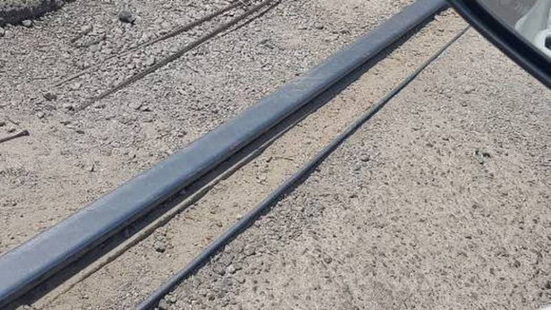 На железнодорожном переезде на ул.Льва Толстого рушится бетон и торчит арматура, - горожанин. Фото