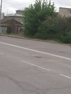 На улице Ахунбаева проблемы с тротуарами и пешеходными переходами (фото)