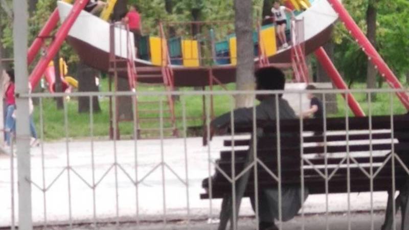 Горожанин просит обратить внимание на аттракционы в парке имени Ататюрка. Фото и видео