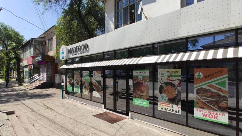 Бишкекчанин жалуется на вытяжку кафе Madfood. Фото и видео