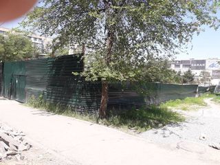 Бишкекчанин просит убрать ограждение в 7 мкр (фото)