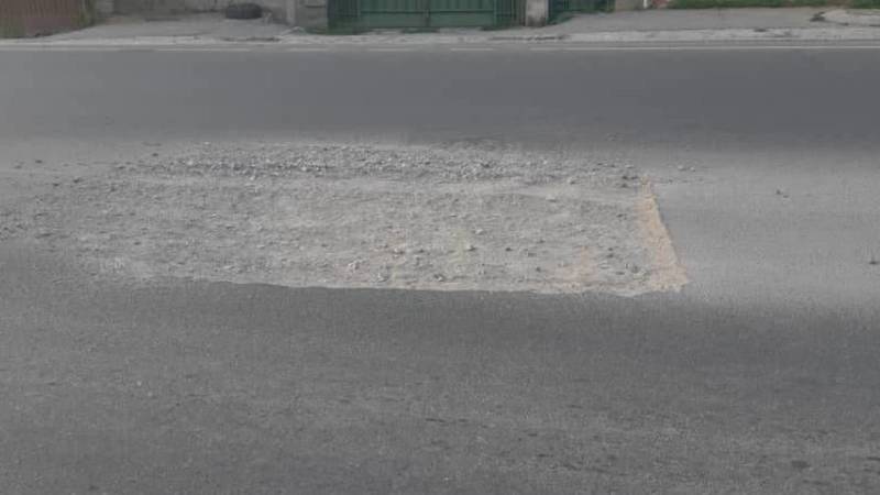 Горожанин просит отремонтировать участок дороги на ул.Фрунзе. Фото