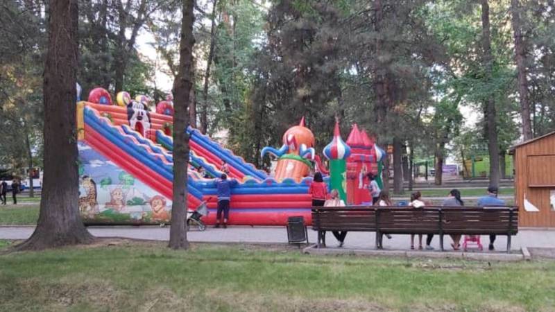 В Бишкеке разрешили детские батуты? - горожанка. Фото